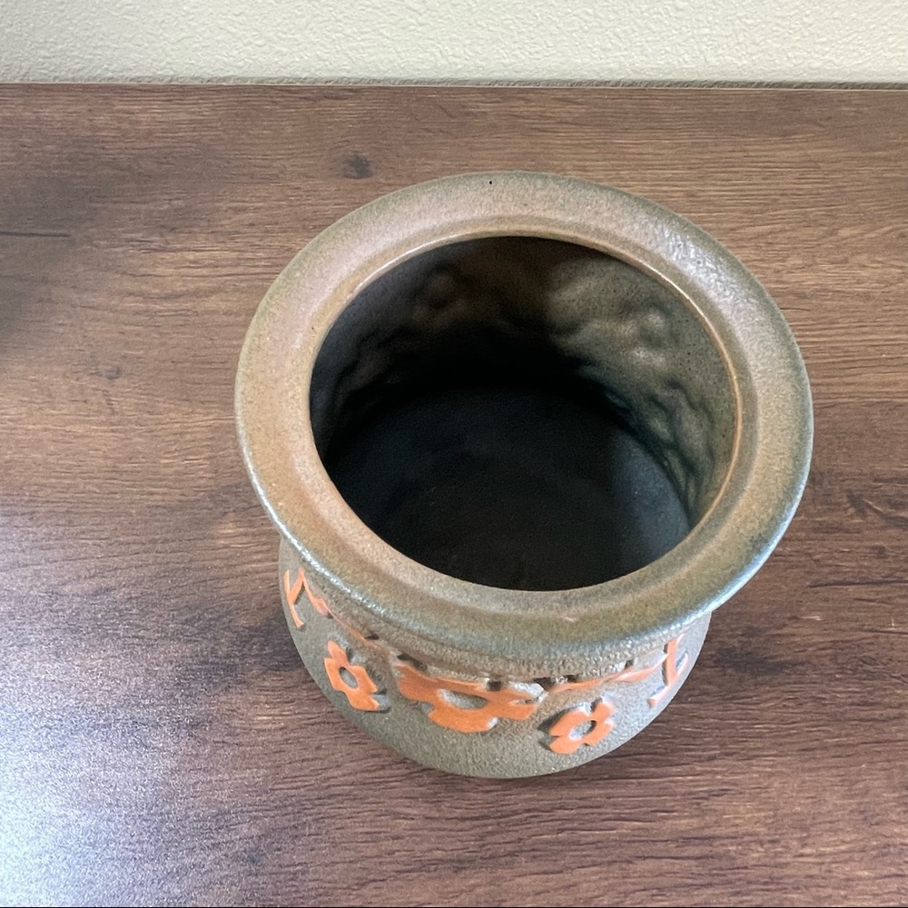 Hyalyn Pottery Embossed Mod Flower 60's Orange Planter 630 - Picture 6 of 10